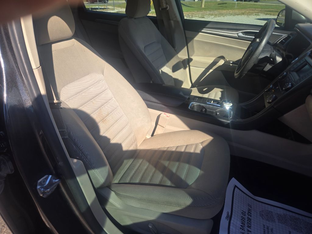 2017 Ford Fusion SE - Photo 15