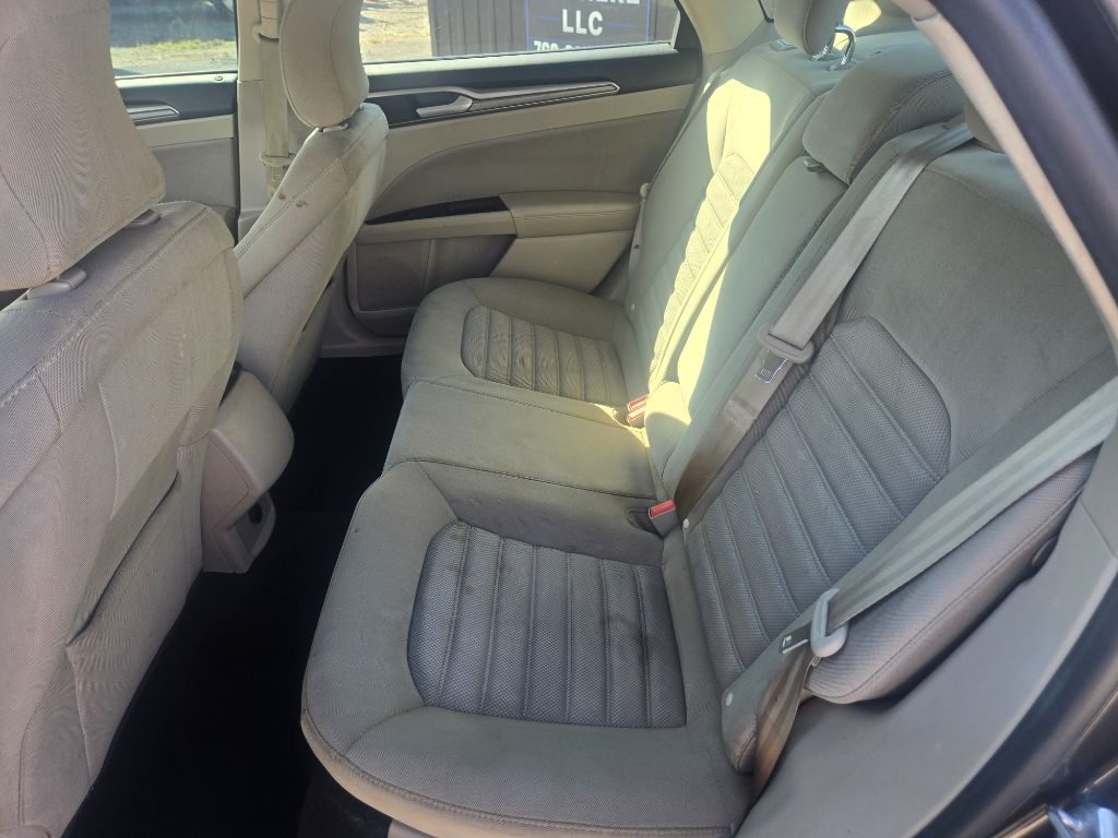 2017 Ford Fusion SE - Photo 12
