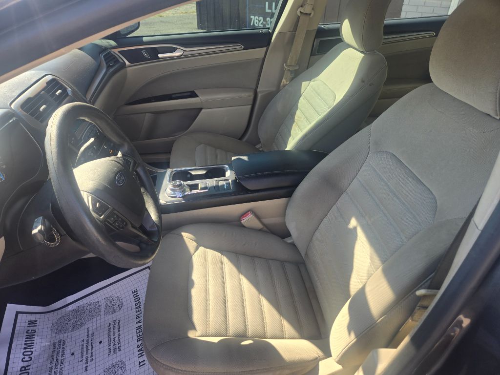 2017 Ford Fusion SE - Photo 11