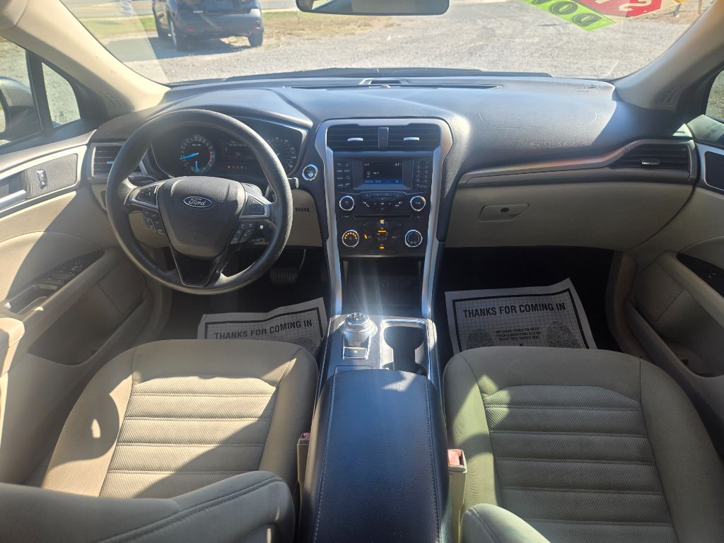2017 Ford Fusion SE - Photo 10